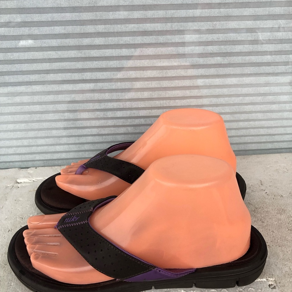 Nike Comfort Women's in Black and Purple FlipFlop Sandals Size 8 - Picture 2 of 13